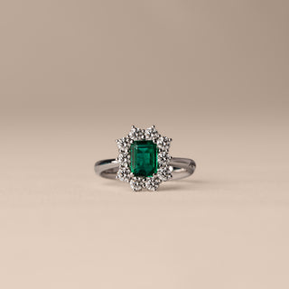 Anello Con Smeraldo Ottagonale e Diamanti Recarlo