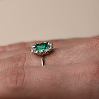 Anello Con Smeraldo Ottagonale e Diamanti Recarlo