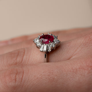 Anello Rubino Ovale e Diamanti Mirco Visconti