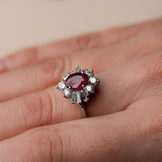 Anello Rubino Ovale e Diamanti Mirco Visconti